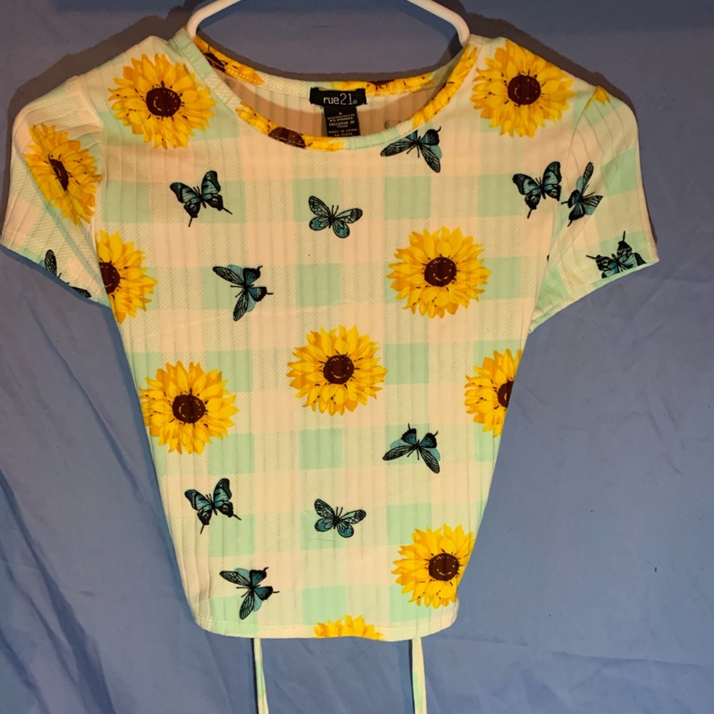 New with tags rue 21 floral shirt